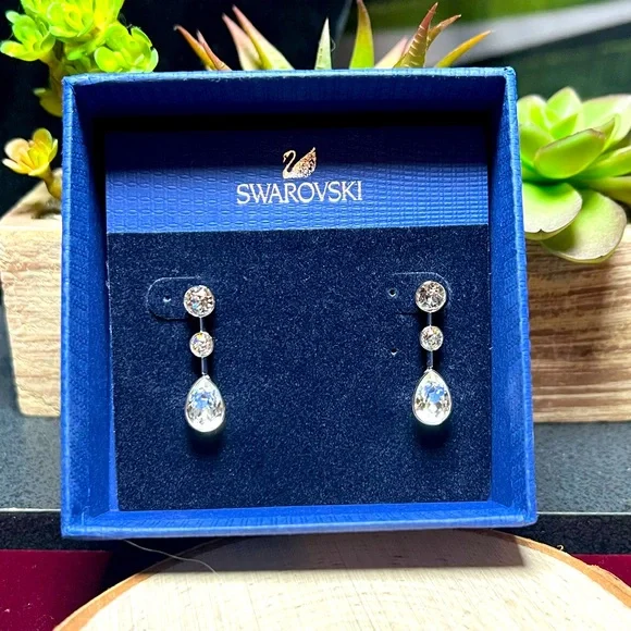 NWT Swarovski Crystal Earrings ✨ - Picture 1 of 4